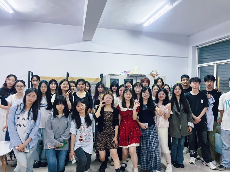 2023级英语师范2班特色班会...