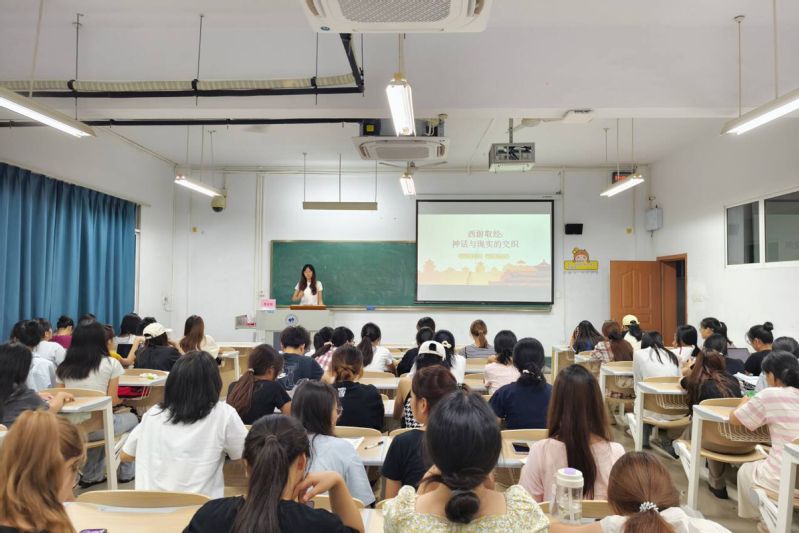 我院举办暑假二三四课堂系列之经...