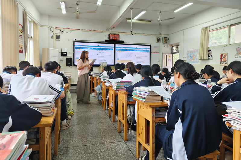外国语学院组织2024级、20...