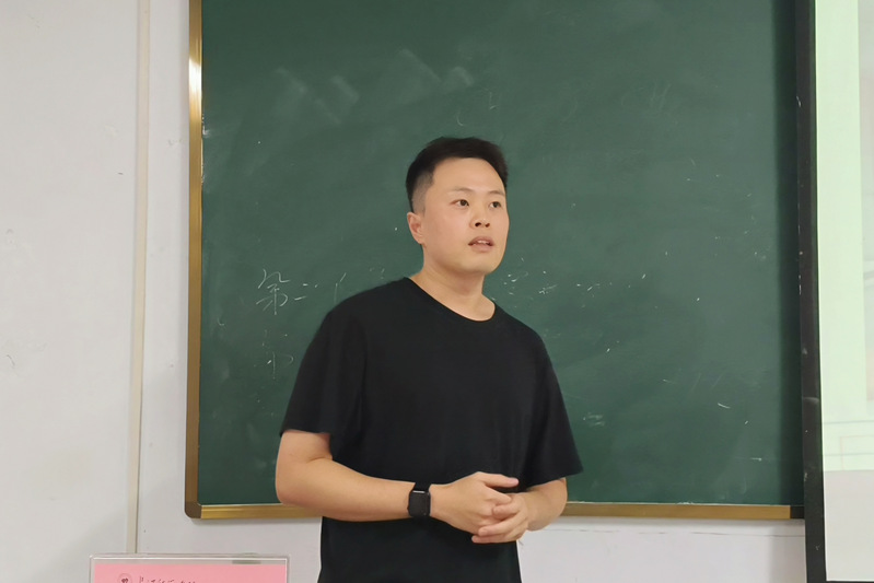 【入学教育】我院开展英语师范专...