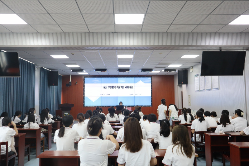【三下乡】外国语学院举办202...