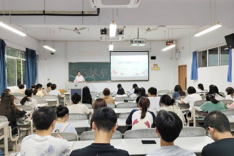 外语交流协会举办六级冲浪室之写...